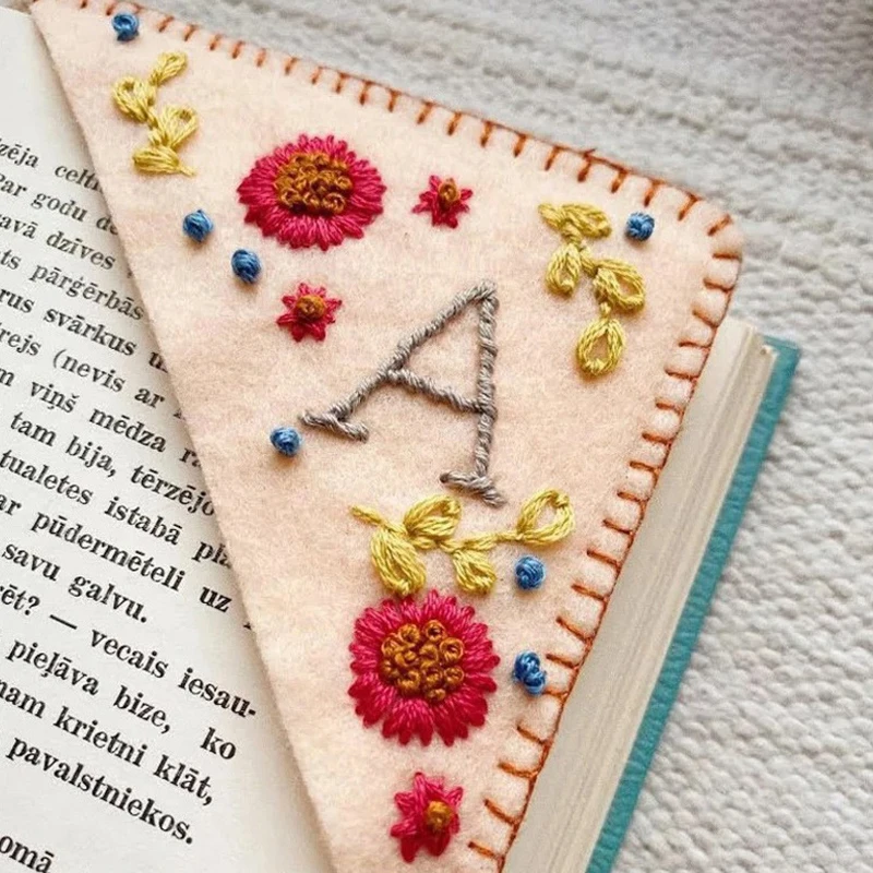 Personalized Hand Embroidered Corner Bookmarks Felt Triangle Marker Creative Chinese Embroidery Bookmarks Elegant Felt Flower