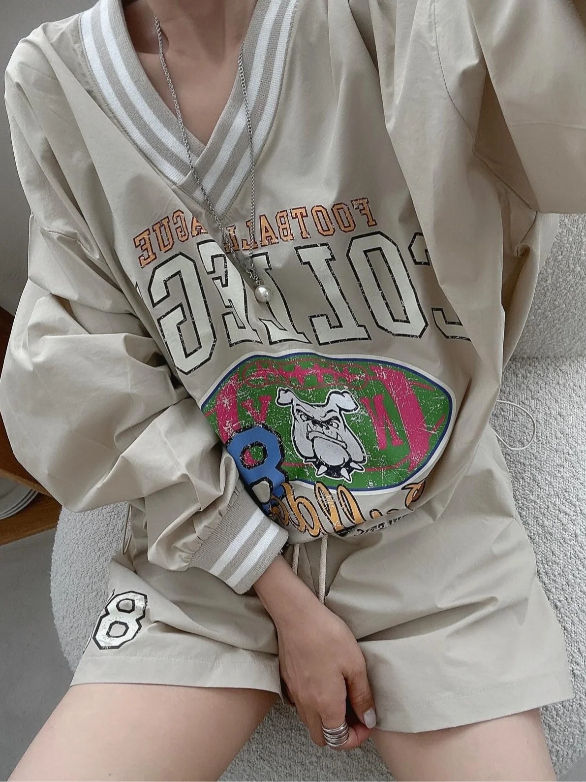 سترة رياضية أنيقة بأكمام طويلة مع طباعة حروف كرتونية ورباط، وشورت واسع الساق للنساء، أزياء خريفية مضادة للشيخوخة بأسلوب الشارع