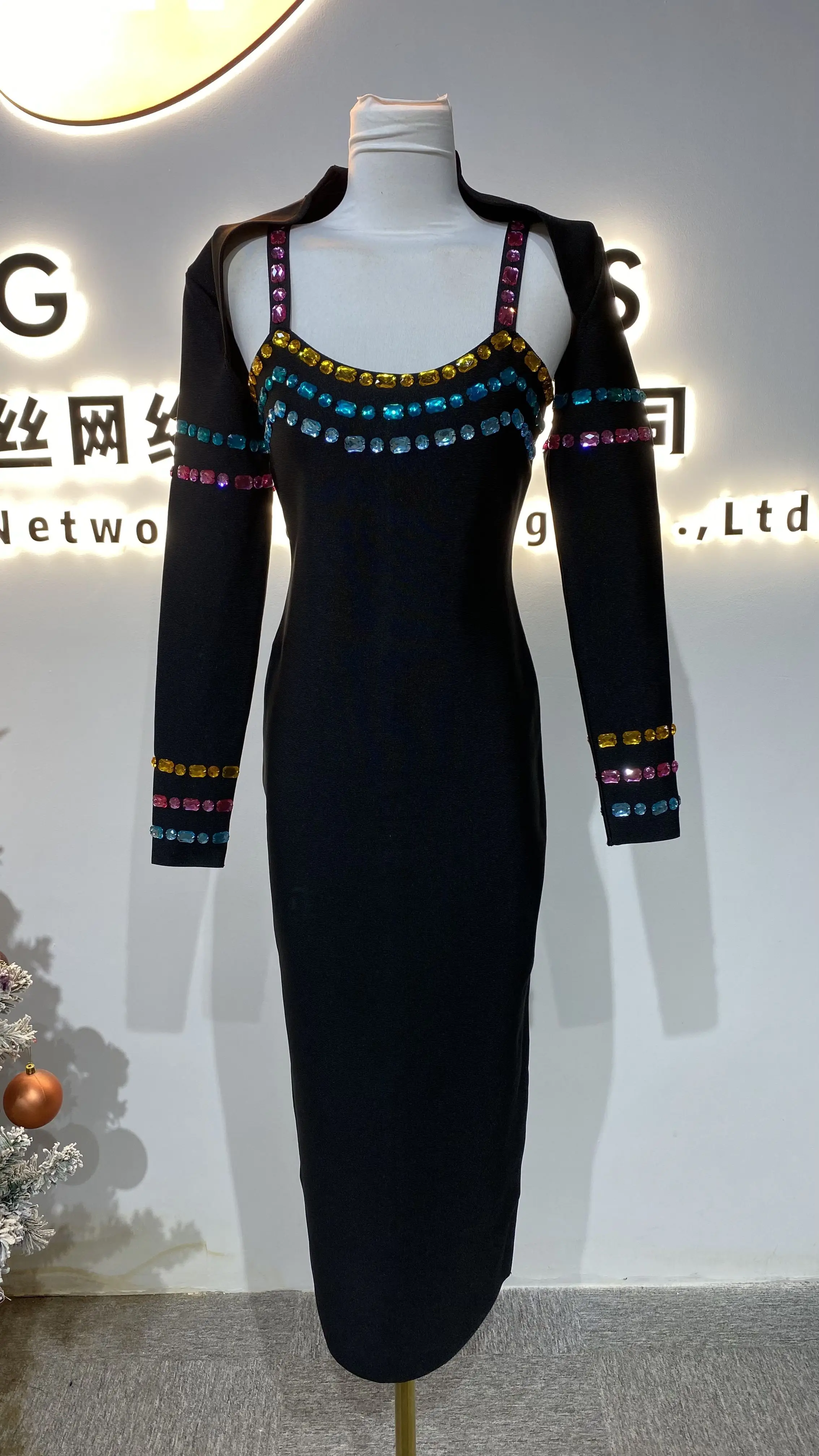 

2025 Высококачественное роскошное элегантное длинное платье со стразами, состоящее из двух частей, полная длина, бандажное женское платье-GZMM274