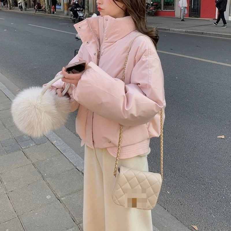 

2025 зимняя хит продаж, легкая светлая свободная короткая хлопковая куртка с воротником-стойкой для женщин