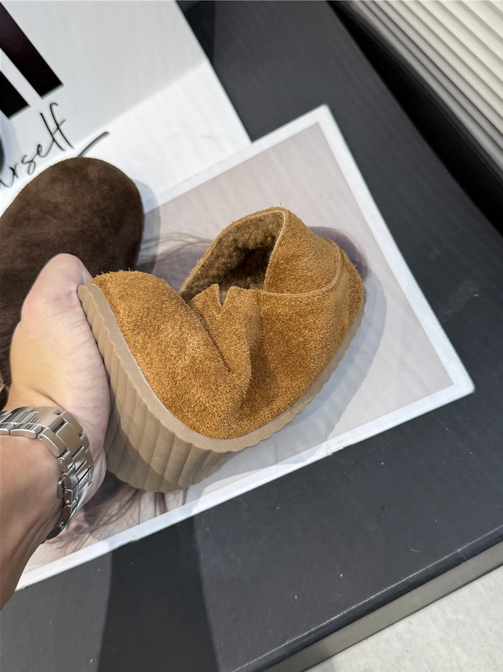Lockige Flachschuhe aus Lammwollfell, Damen-Baumwollschuhe, warme Winter-Slipper, Damen-Loafer mit Gürtelschnalle, Woll-Mokasins, Damen-Fellstiefel. – Detail 10