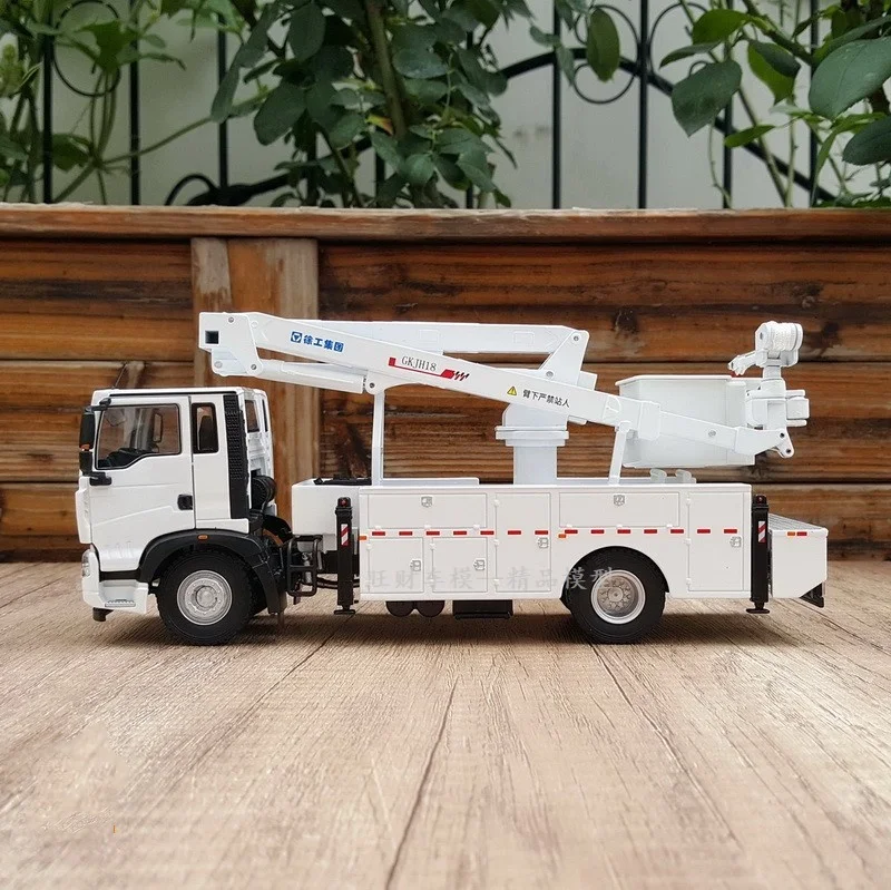 Collectible Alloy Model Toy Gift 1:35 Scale XCMG 18M Insulated Bucket Arm,Platform Truck Vehicle DieCast Toy Model Display