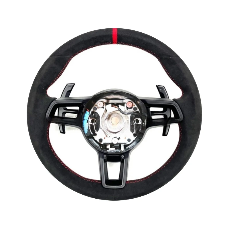 Ultra-comfortable carbon fiber steering wheel, smooth grip, sweat absorption and non-slip, precise control