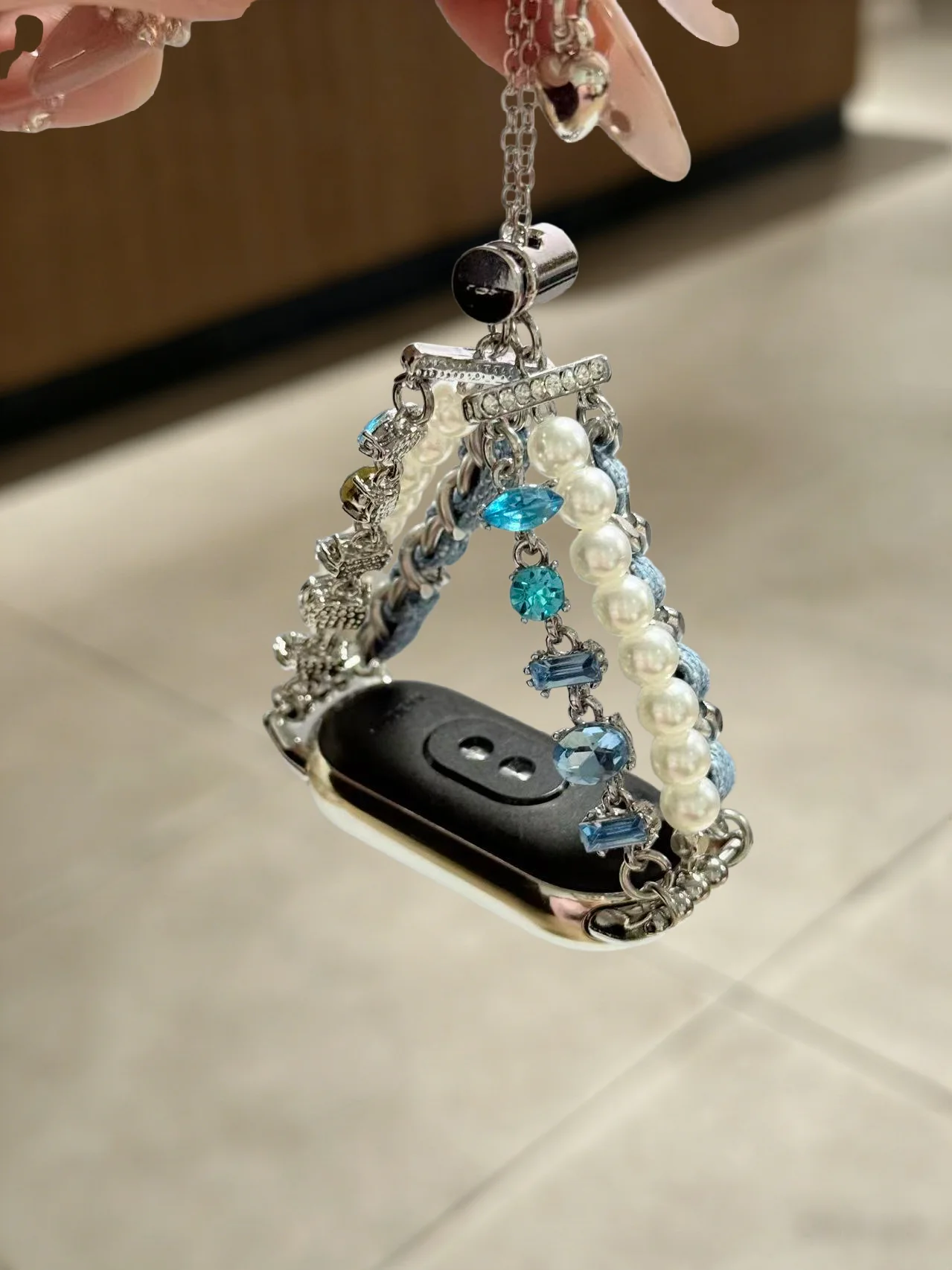 

Ремешок с жемчугом и тремя цепочками для Xiaomi Band 8Pro/9Pro, для Mi Band 3/4/5/6/7, 8/8NFC/9/9NFC/10/10NFC, для Redmi Watch5/4