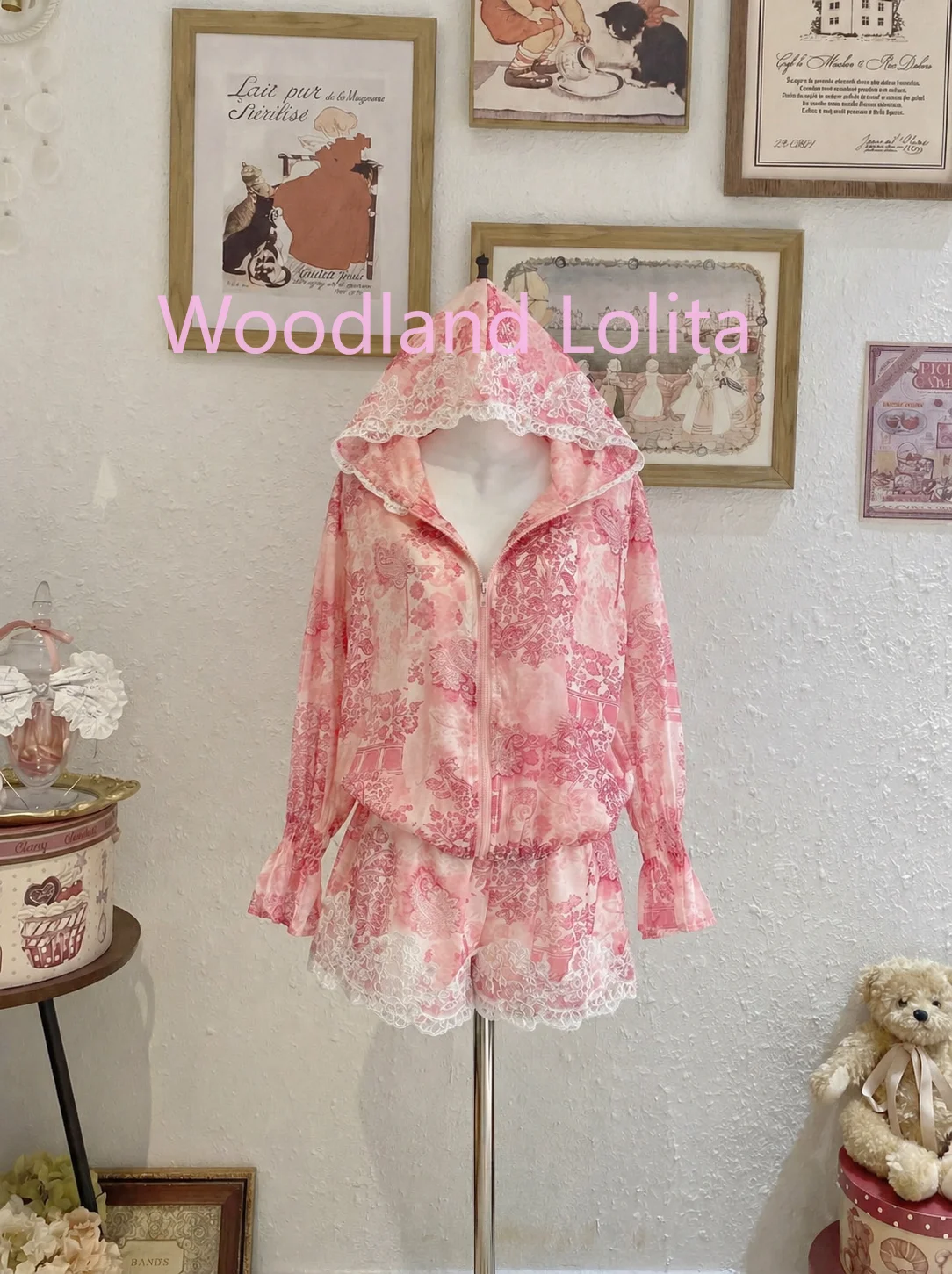 

Summer French Fashion Sun Protection Two Piece Set Women's Loose Printed Hooded Coat + Lace Shorts Casual High Street Party Set