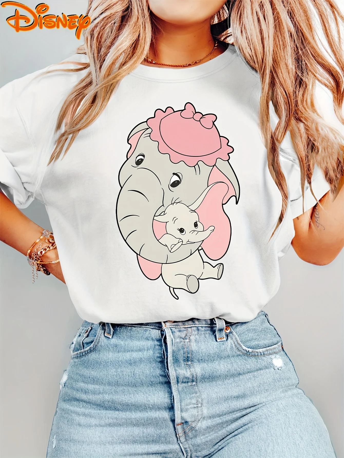 

2025 Женская повседневная удобная уникальная черная футболка с круглым вырезом и короткими рукавами с принтом Disney с уникальным улыбающимся лицом