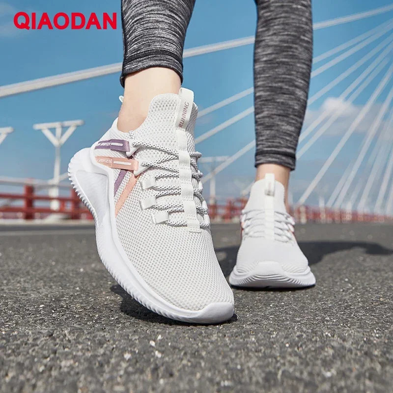 QIAODAN-Zapatillas deportivas cómodas y transpirables para mujer, calzado ligero con amortiguación, XM16200217, 2023