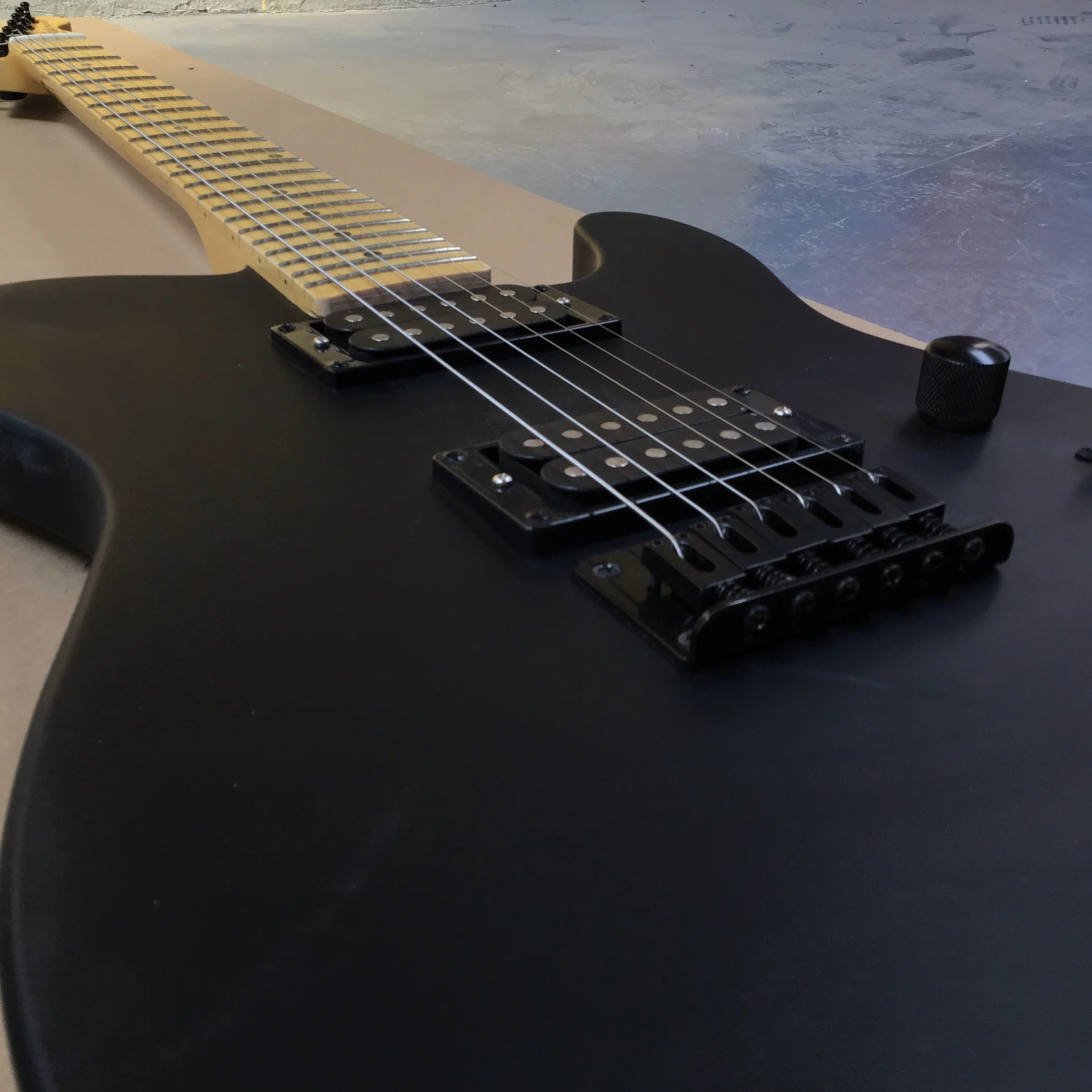 Factory hot sale 6-string electric guitar, maple fingerboar, matte black in stock,Double open pickups, perfect tone