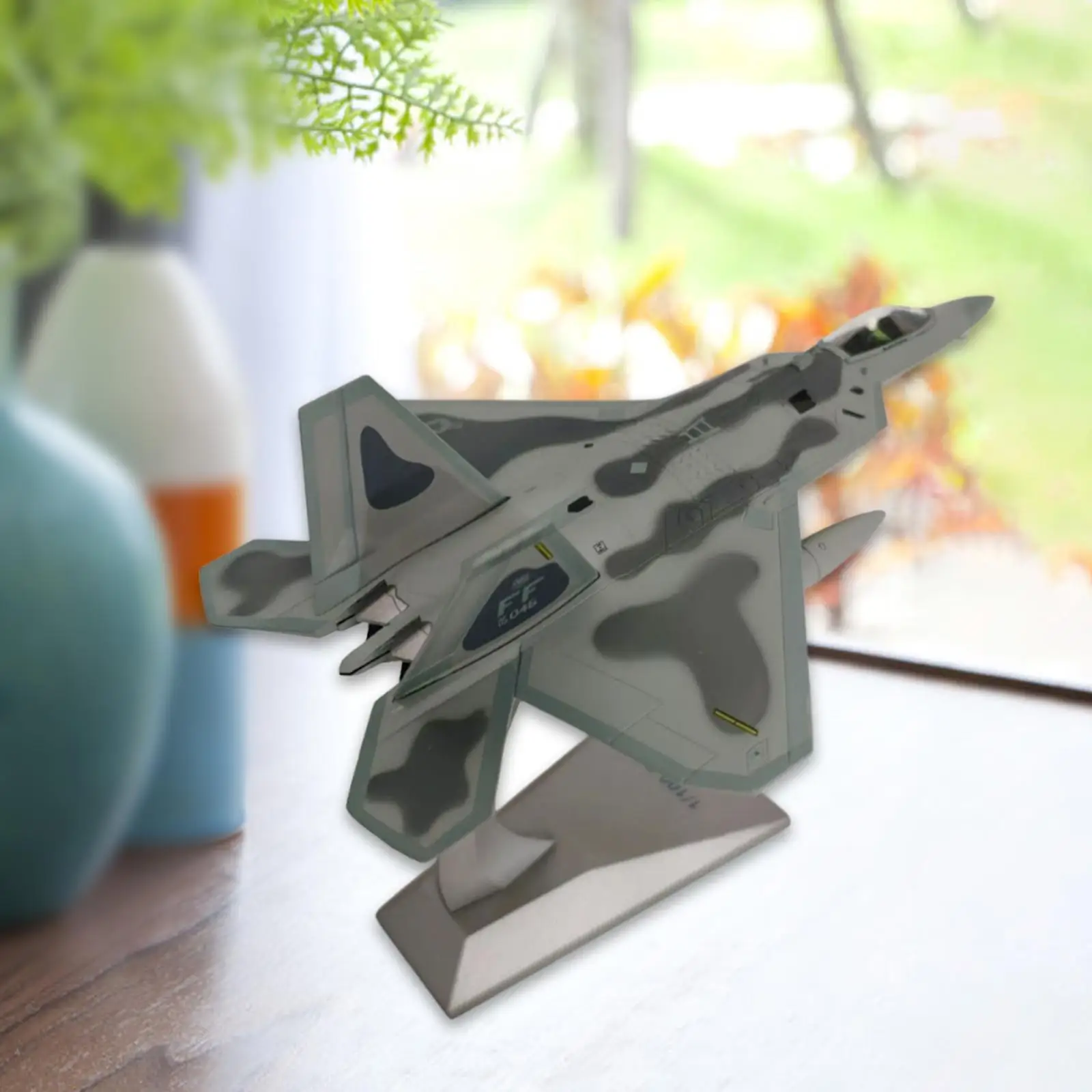 

1:100 F22 Модель самолета Коллекционная игрушка-самолет для кафе Книжная полка Офис