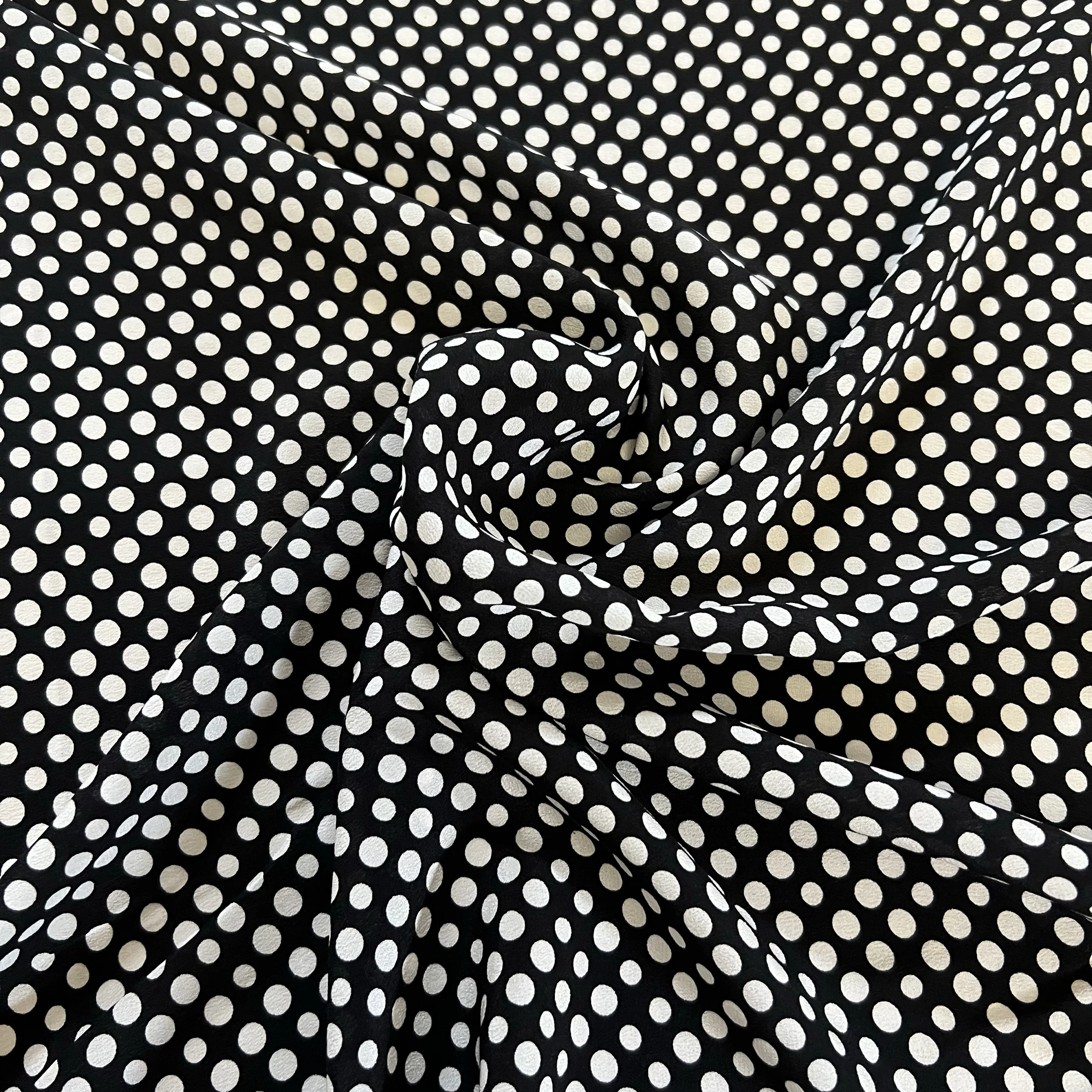 

Ткань из 100% тутового шелка, 1 метр, креп-шелковая ткань 14 momme, черный горошек, с принтом, 114 см, ширина 44 дюйма, по дворам XX245