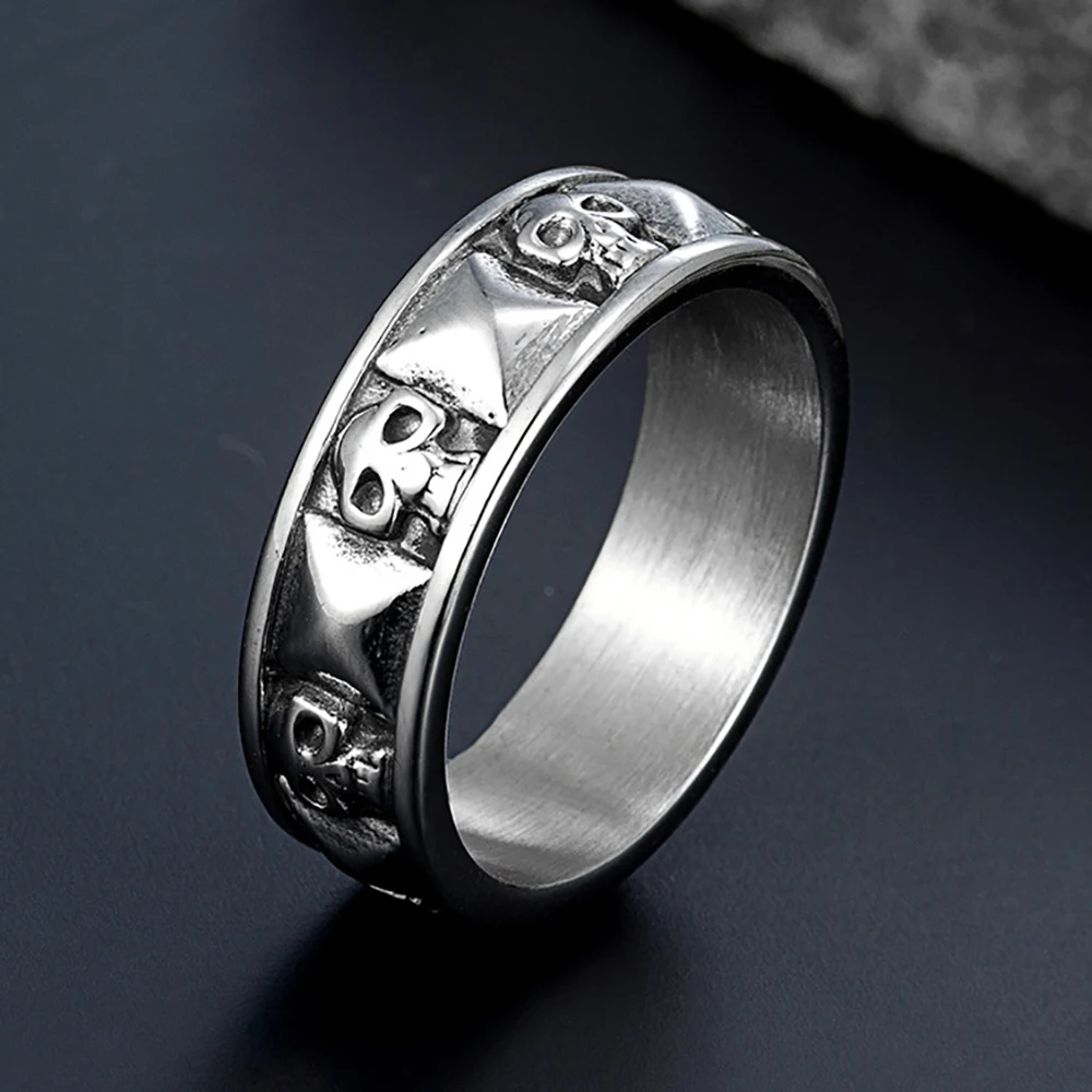 316 Edelstahl 3D geschnitzter Totenkopf-Pyramiden-Ohrstecker, 7/12 mm breit, Punk-Gothic-Biker-Ring für Männer, Vintage-Rock-Statement-Schmuck