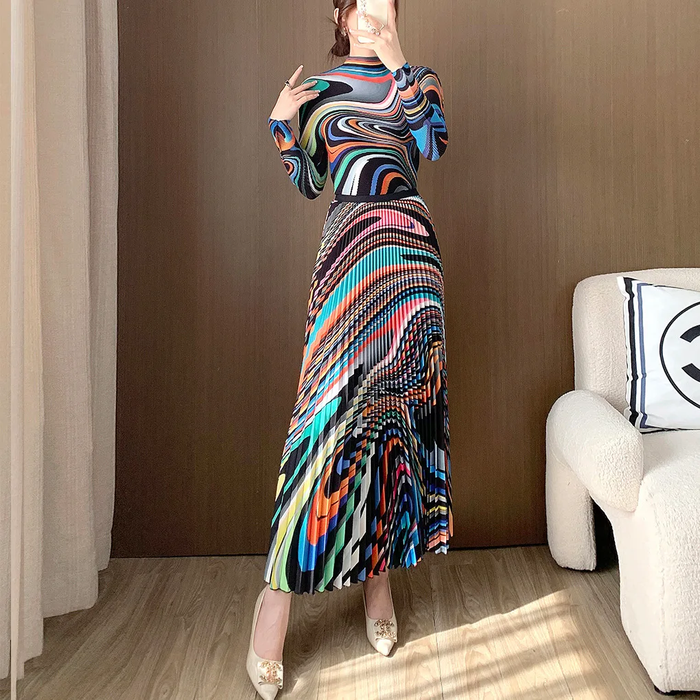 2024 New Fashion Spring and Autumn Set Women\'s Personalized Stripe Print Two Piece Set, Half Skirt Wear, Complete Set