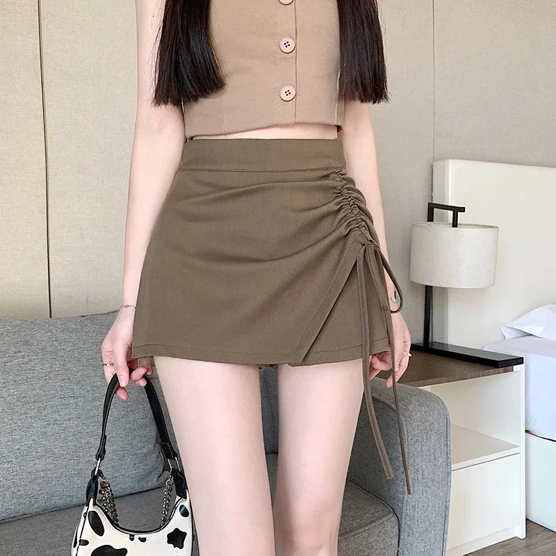 Primavera e verão drapeado cordão menina picante com figura ultracurta, shorts de cintura alta, saia de calças, saia evasê