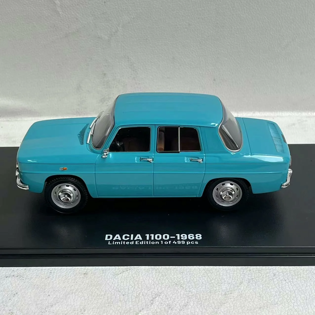 IXO 1:24 Scale DACIA 1100 1968 Vehicle Alloy Simulation Car Model Diecast Toy Collectible Ornaments