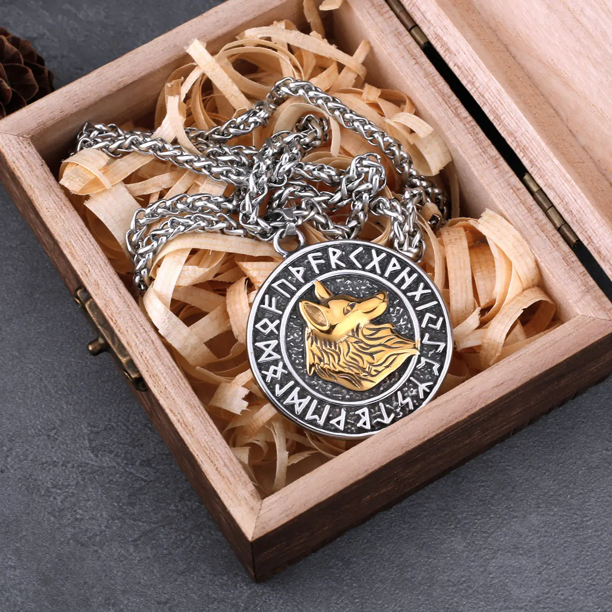 Stainless Steel Viking Wolf Head Retro Rune Pendant Necklace Men's Compass Amulet High Quality Handmade Pendant Jewelry