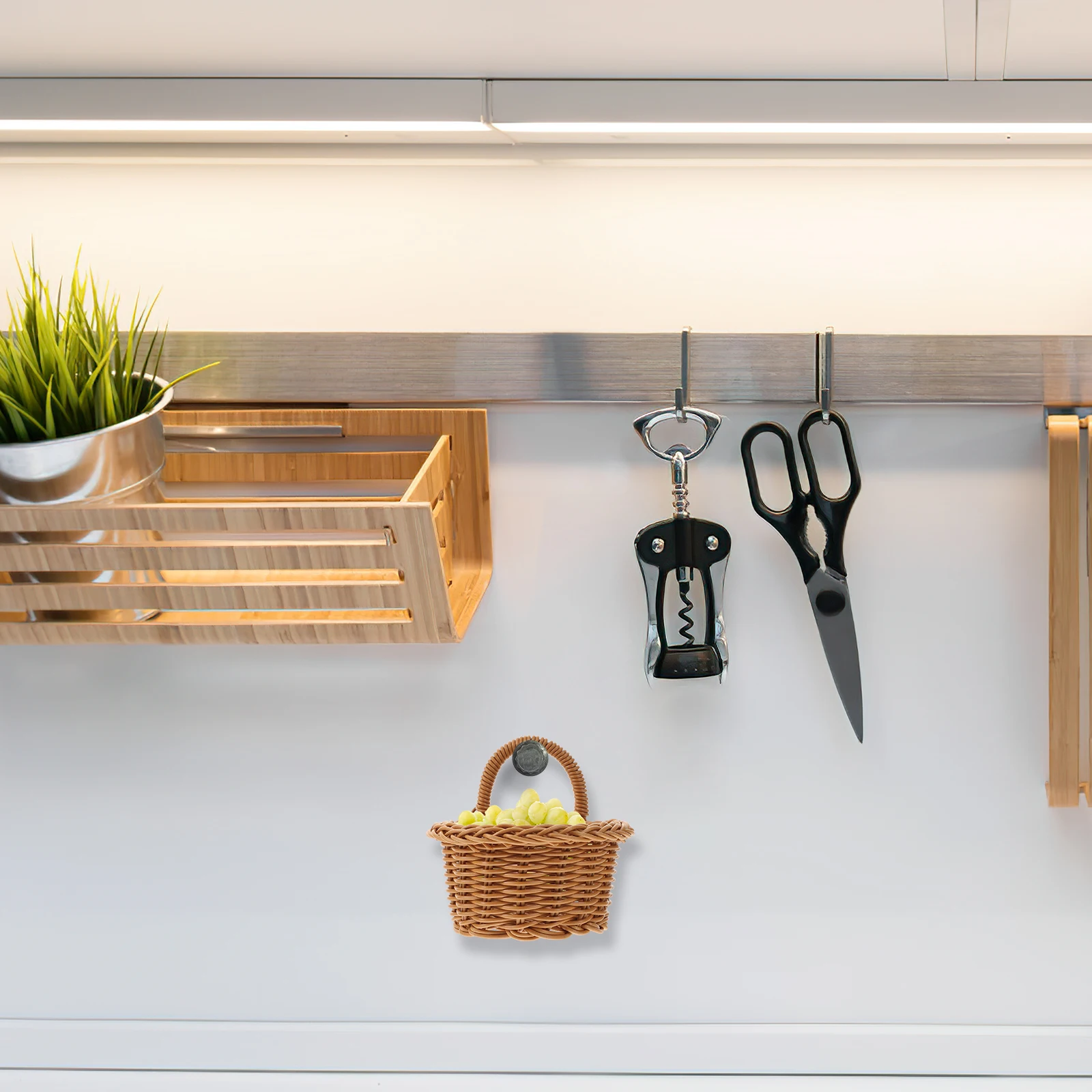 

Handmade Woven Wall Hanging Basket Storage Basket for Kitchen Fruits Vegetables Onion Garlic Bread Fruit Vegetable Organizer