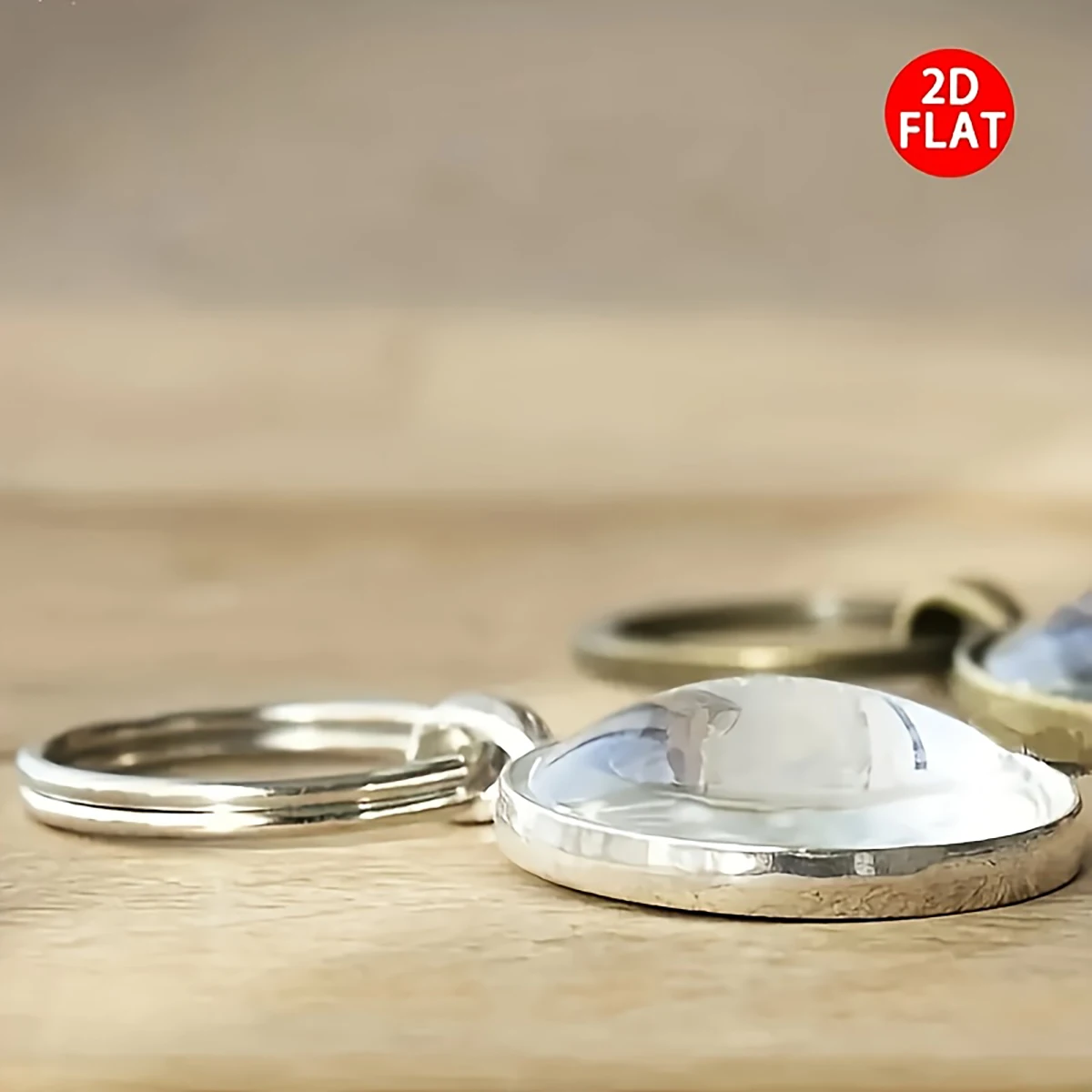 Retro-Himmlischer Schlüsselanhänger. Sonne, Mond & Sterne mit Tierkreiszeichen. Metallische Oberfläche. Unisex-Geschenk für Feiertage & Jahrestage. – Detail 3