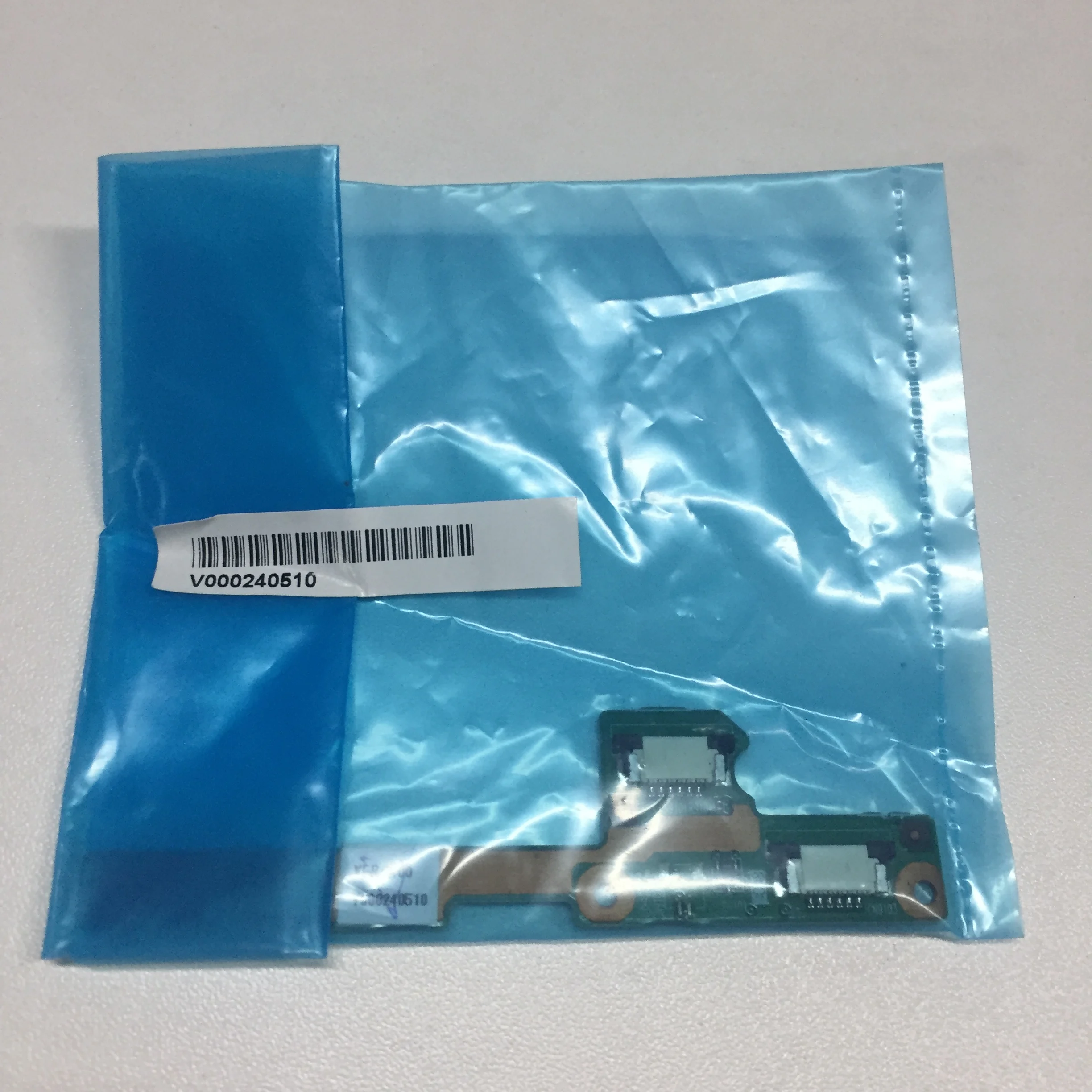 

V000240510 Новая сенсорная панель 6050A2347801 w/o кабель для Toshiba Satellite L730D