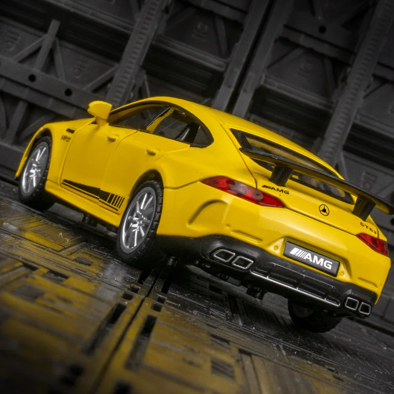 Colección de adornos de modelo de coche de aleación Mercedes GT63 1:32, puertas y capó de motor, el maletero se puede abrir para juguetes para niños