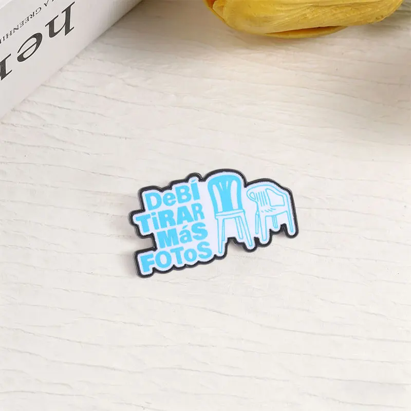 New Creativity DeBí TiRar Más FOTOS Blue Chair Brooch Metal Badge Decorative Pin DIY Clothing Bags Hat Scarf T-shirt Jeans