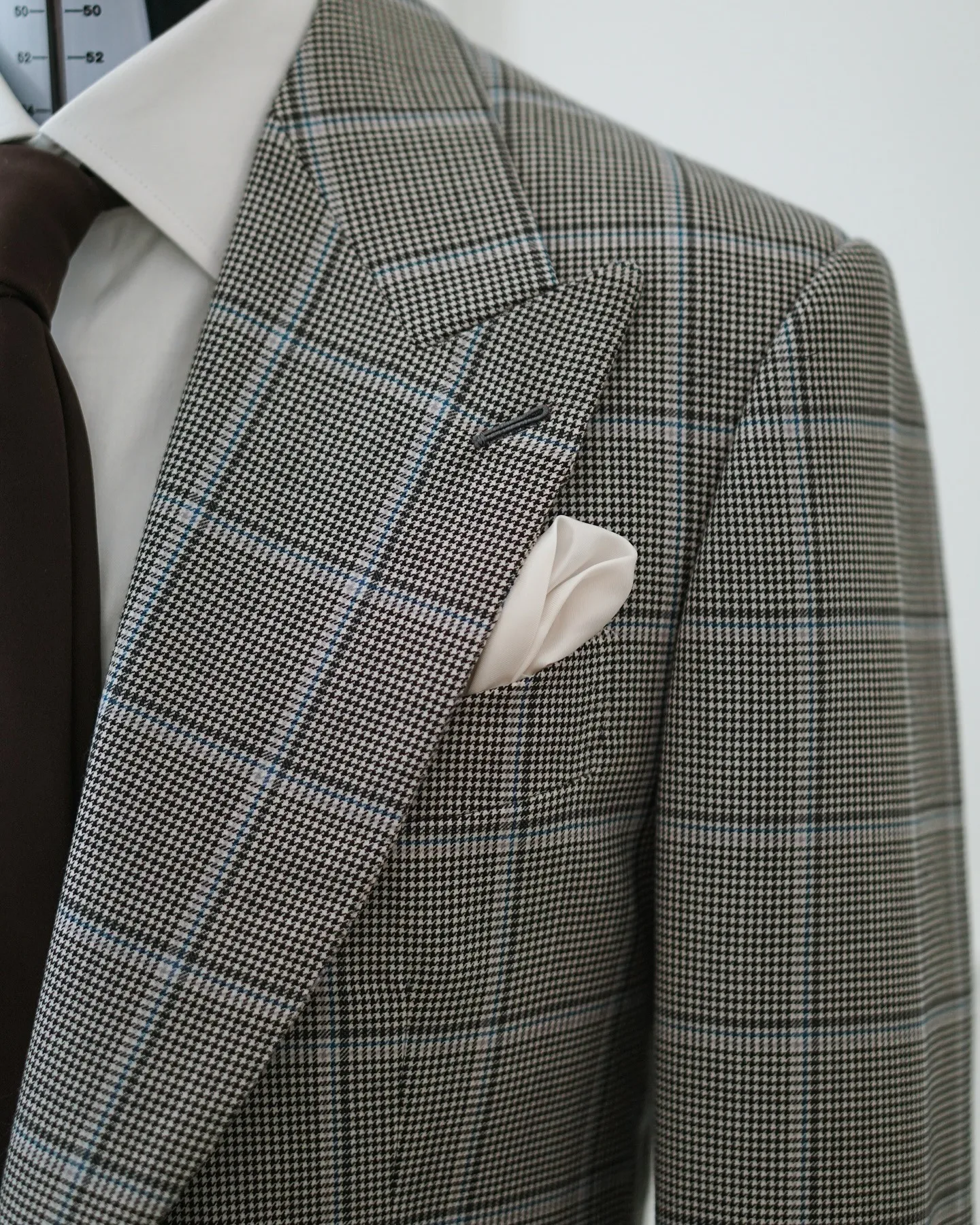 الترفيه معطف الزفاف للرجال بلغت ذروتها التلبيب منقوشة واحدة الصدر معطف الأعمال السترة السراويل 2 قطعة مخصص ملابس العريس