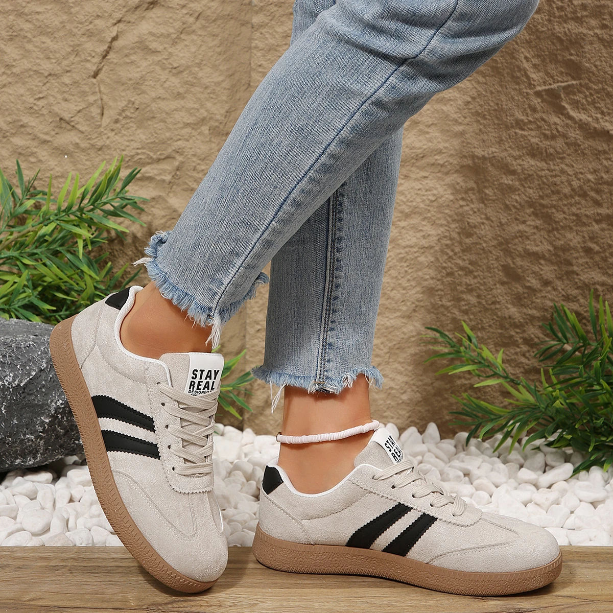 2026 Herbst Damenmode Wildleder-Sneaker mit Doppelschnallen-Metalldetails Leichte Atmungsaktive Bequeme Freizeitschuhe – Detail 6