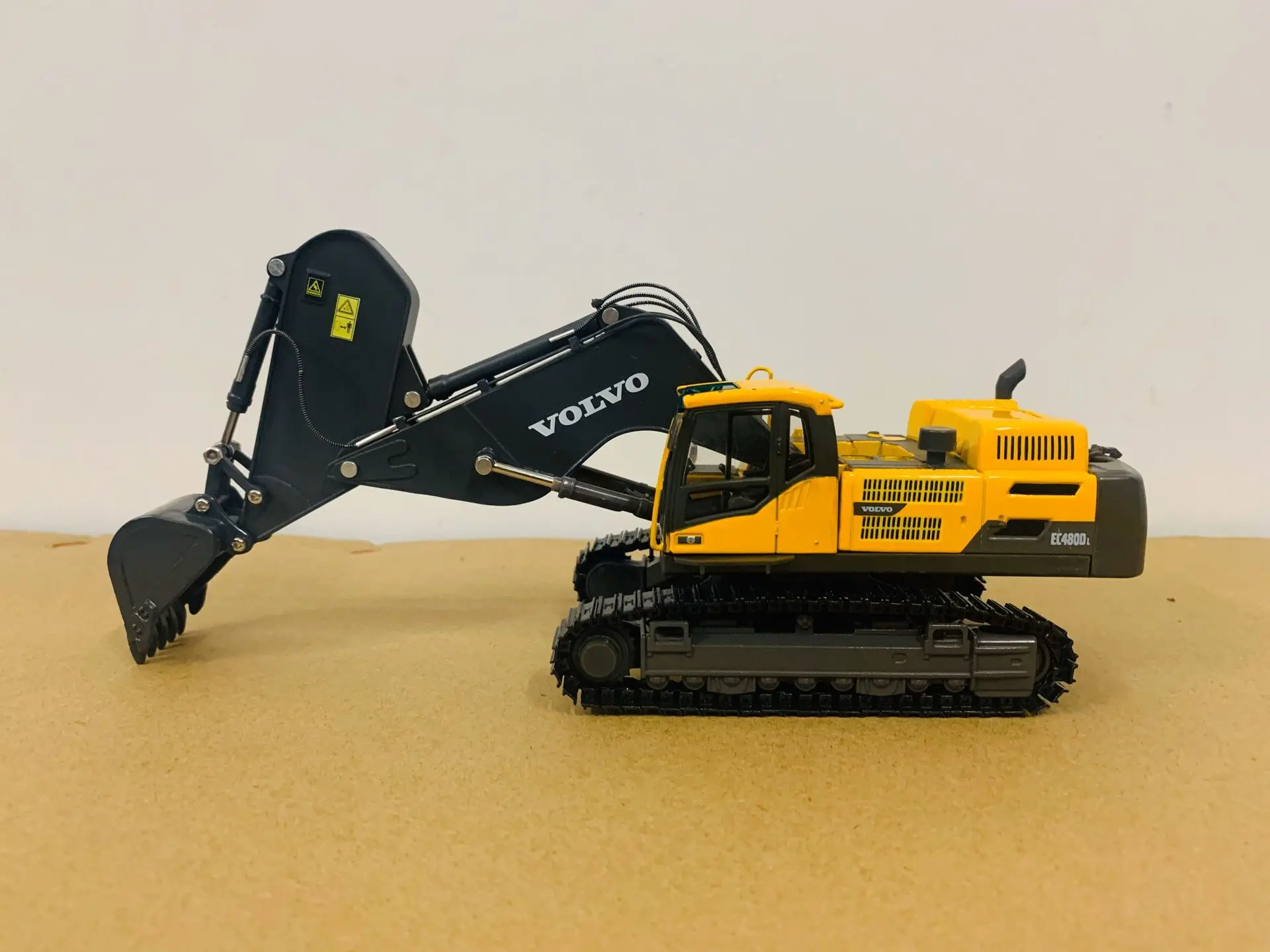 EC480D L Rock Arm Excavator/Hammer 1:50 Scale Diecast/Resin Model