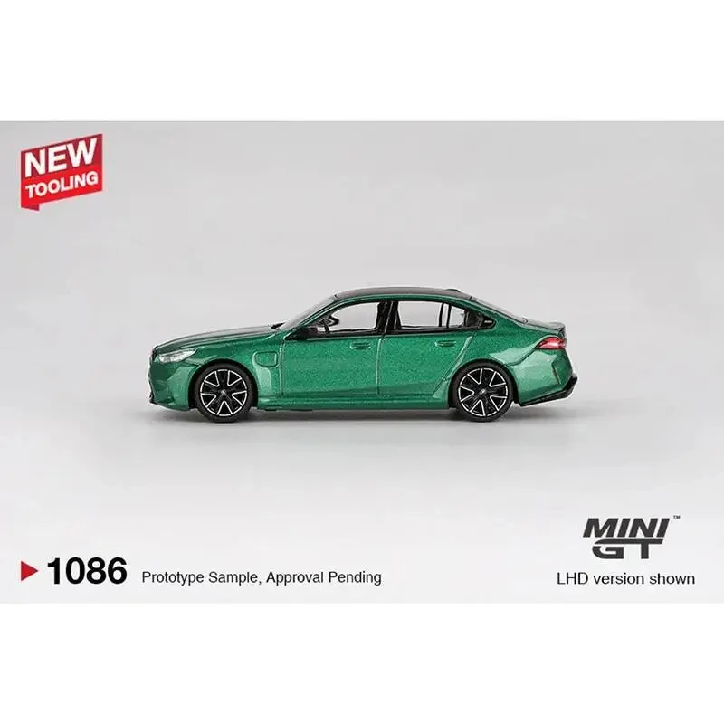 MINIGT 1086 *CHASE* 1:64 M5 BMW G90 Isle Of Man Green Metallic Model Samochodu z Odlewu Metalowego Kolekcja Zabawek