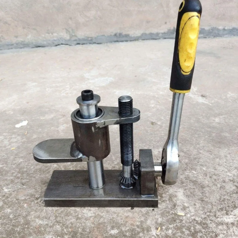 Small lift lifting platform is specially designed to take off the screw lifting bracket Small rotary lift