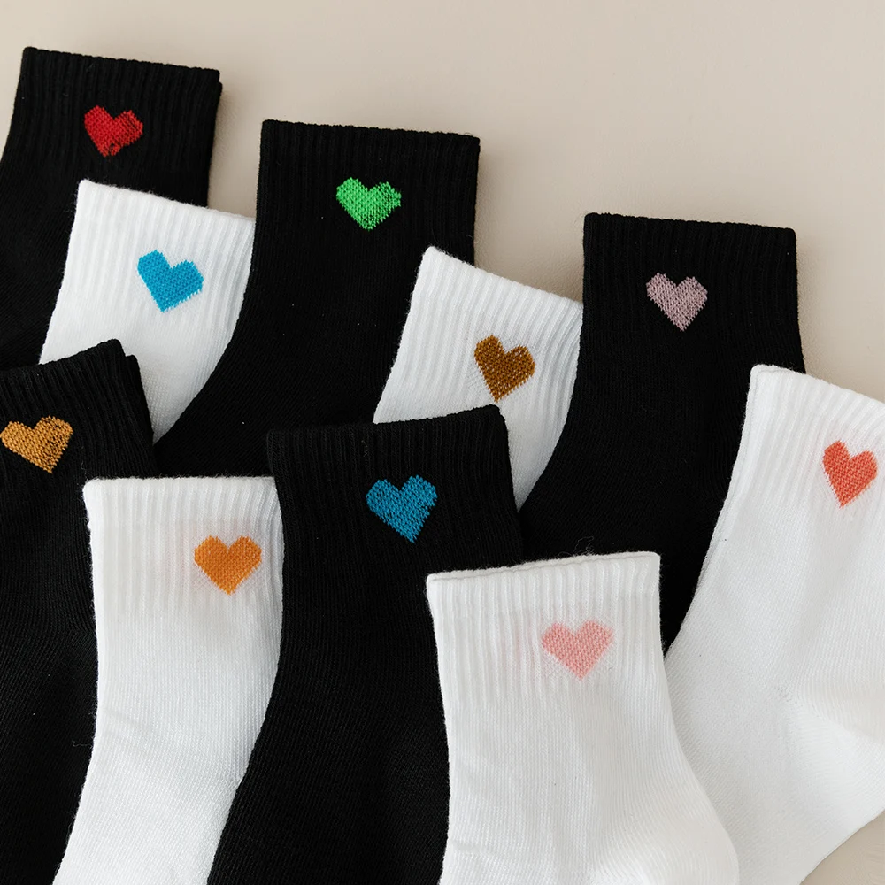 

10 pairs of children's socks with heart design, girls' black and white sports socks, mid-calf socks for spring, summer, autumn a