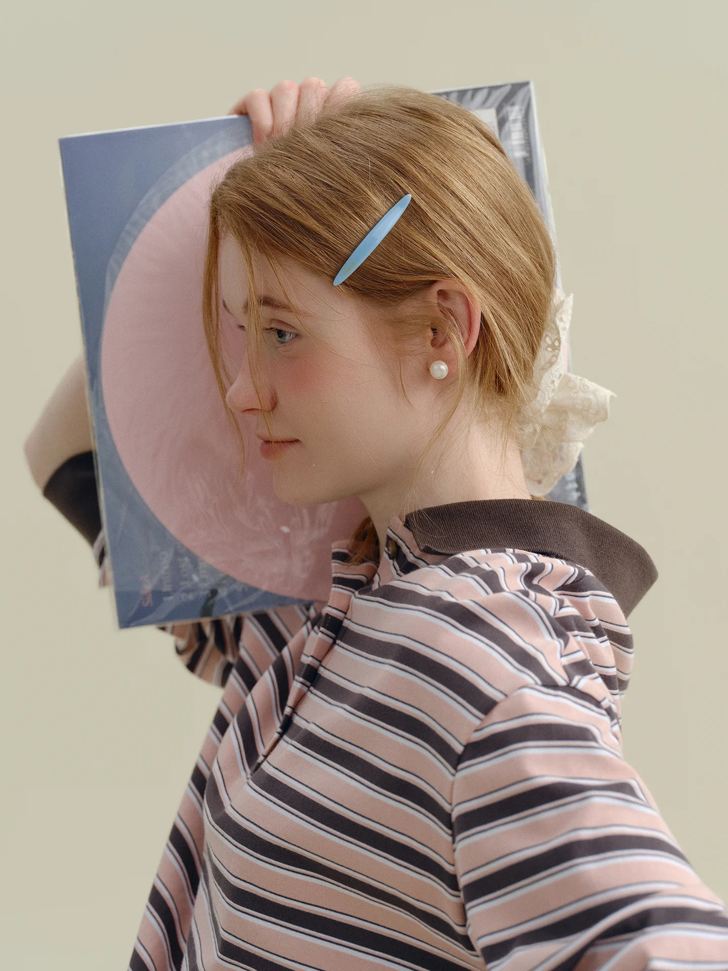 

Футболка Rina Berry Design в полоску, свободного кроя, с длинным рукавом, отложным воротником, винтажная, для ранней весны, с цветовыми блоками, стройнящая, в полоску