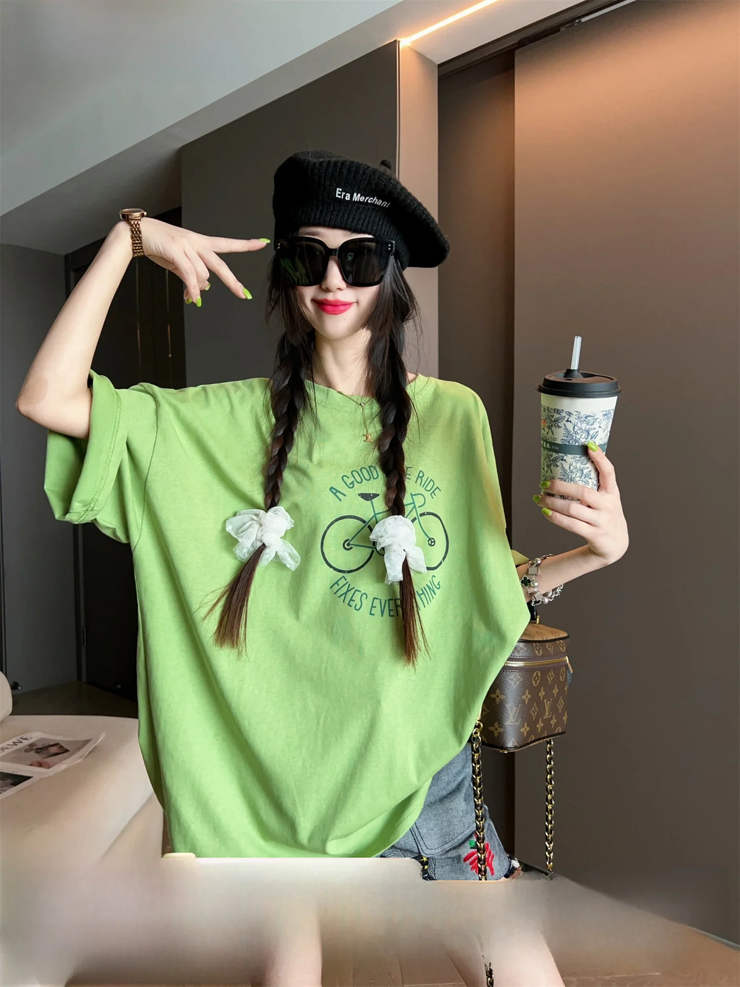 

Модная женская футболка с коротким рукавом, летняя коллекция 2025, новая свободная модель с круглым вырезом, средней длины