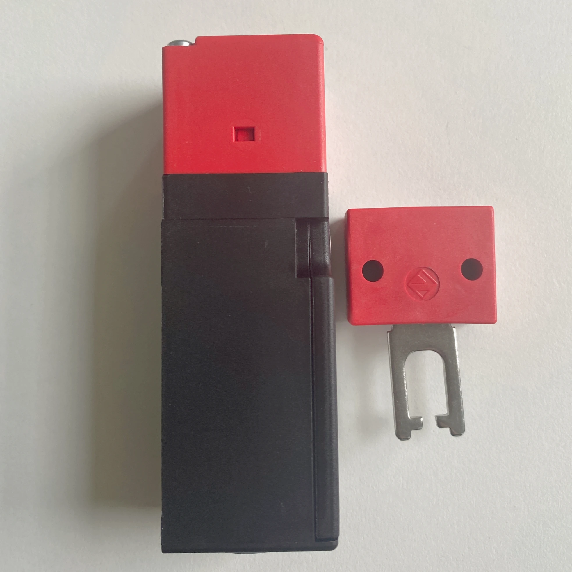 New original Pizzato limit switch FR 593-D2M2