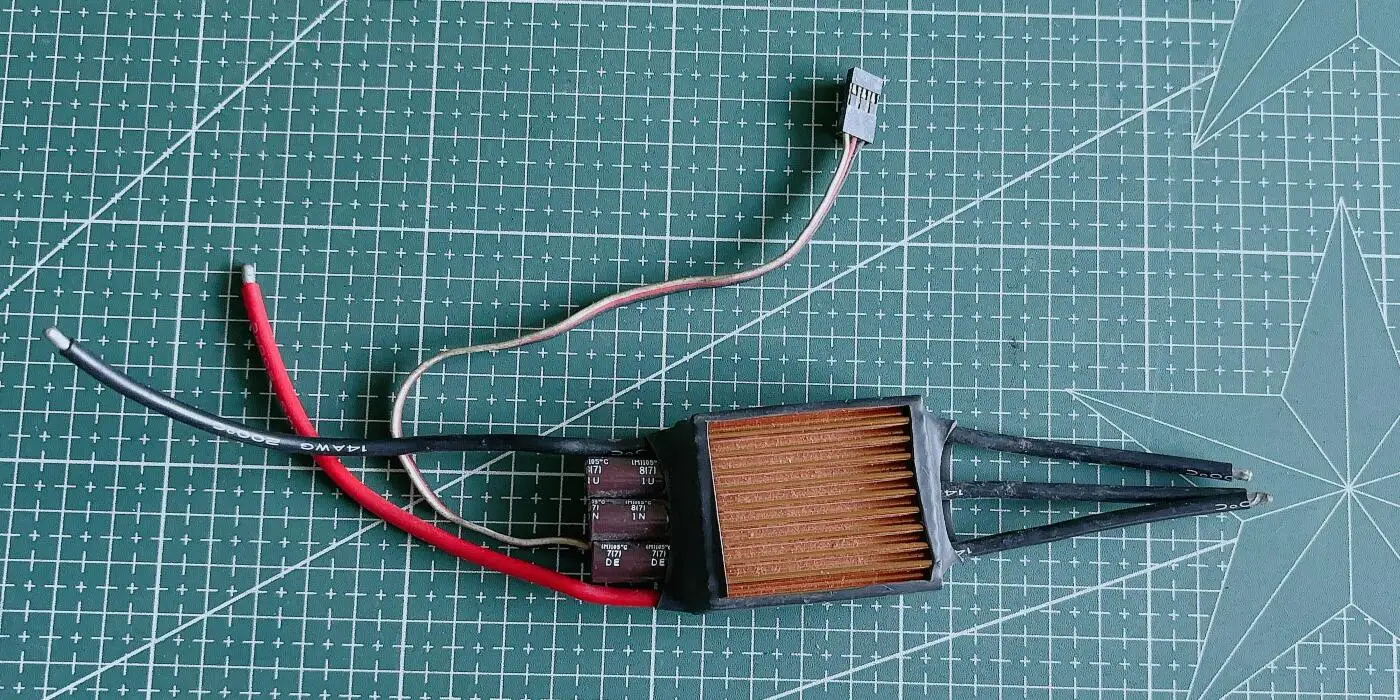 

Heli Series 60A Brushless ESC, Aluminum Alloy Heat Sink Cooled Electronic Speed Controller for 500 Helicopter & RC Boat Models