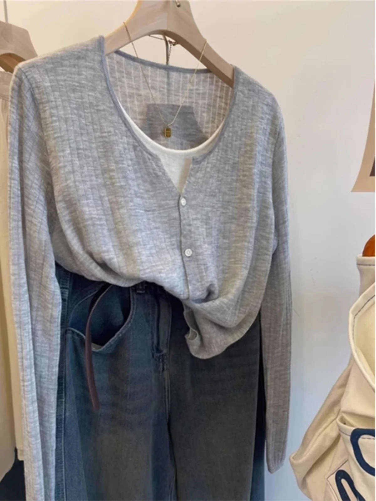 

ay Knitted Fake Two-Piece Women's Top Spring 2026 Thin Base Layer irt Design U-Ne T-irt Loose Fit Long Sve