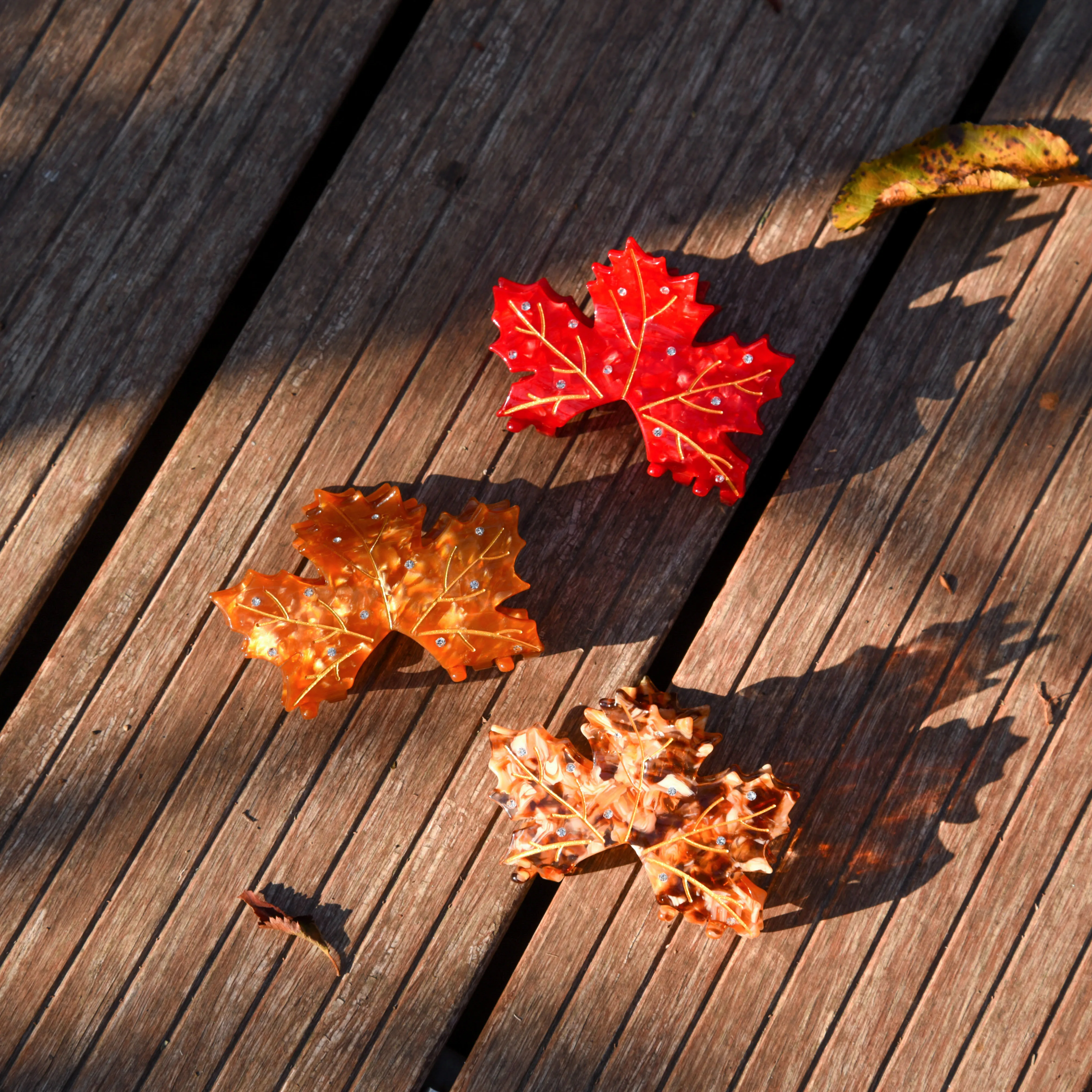 

YHJ NEW Autumn Maple Leaves Hair Claw Elegant Temperament Eco-Friendly Material Hair Claw Clips Hair Accessories for Women Girls