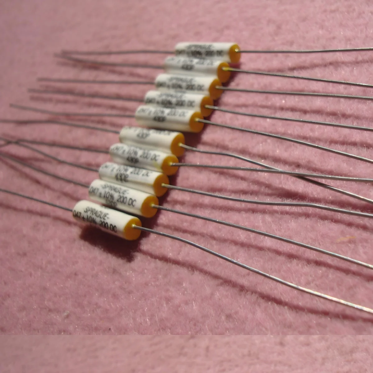 200V 0.047UF SPRAGUE SIBER 430P 200V 0.047UF High-end axial non-polarized guitar capacitor. Dimensions: 4 * 16mm