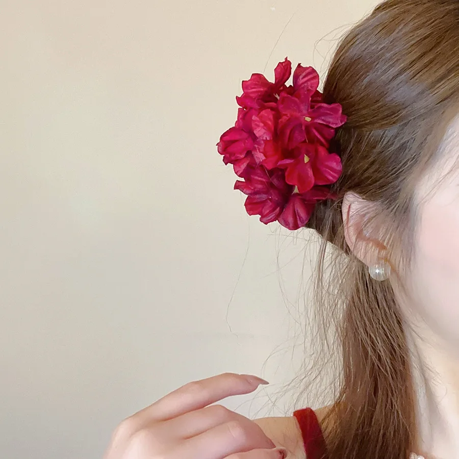 Jepit Rambut Bunga Kain Merah Super Cantik untuk Wanita, Jepit Rambut Kelopak Simulasi Logam, Aksesoris Rambut Liburan Baru, Hadiah K