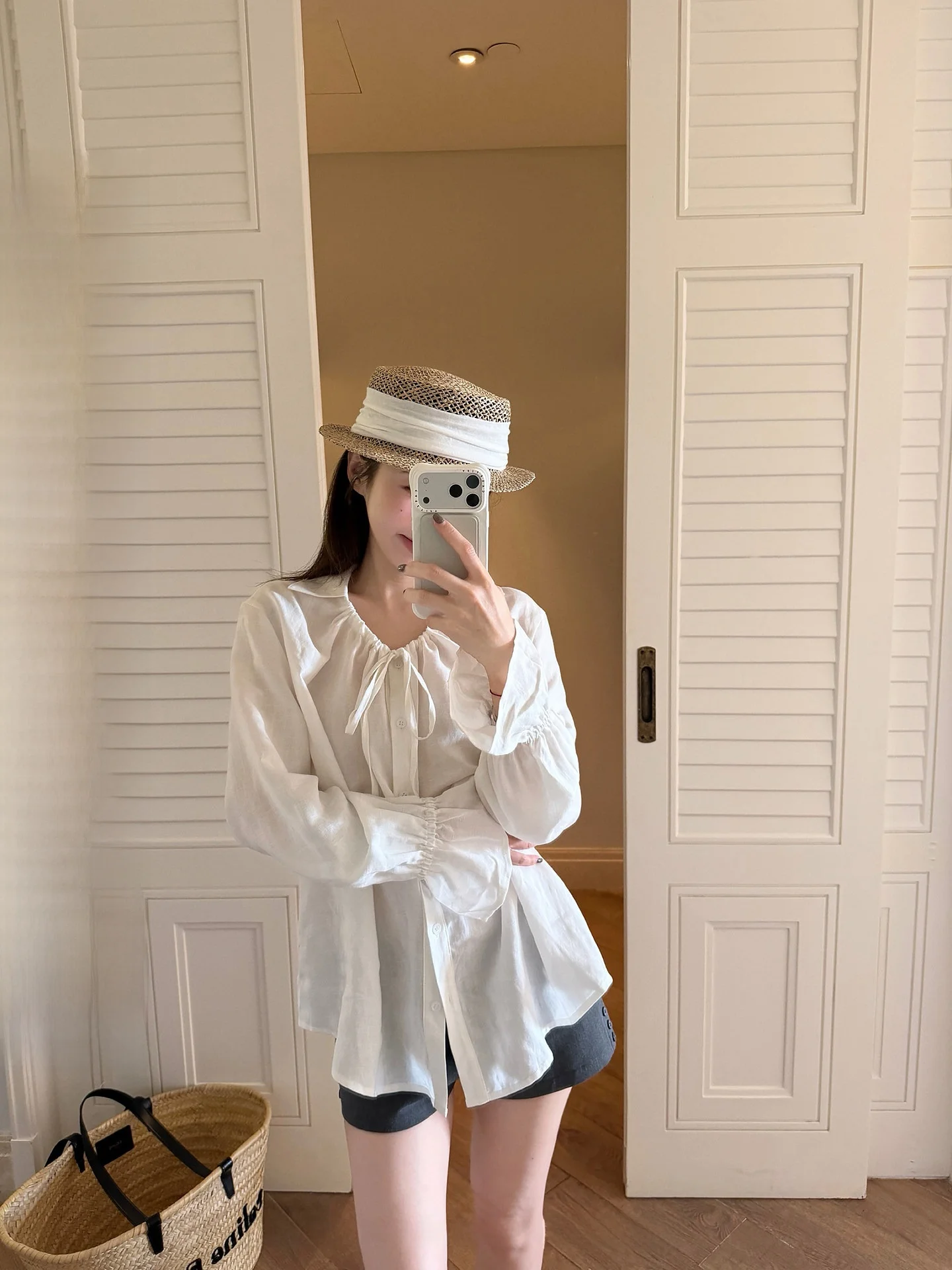 

Loose Women's Long Sve V-ne T-irt White Bell Sve Thin Design Spring New Casual Sle Comfortable Breathable irt