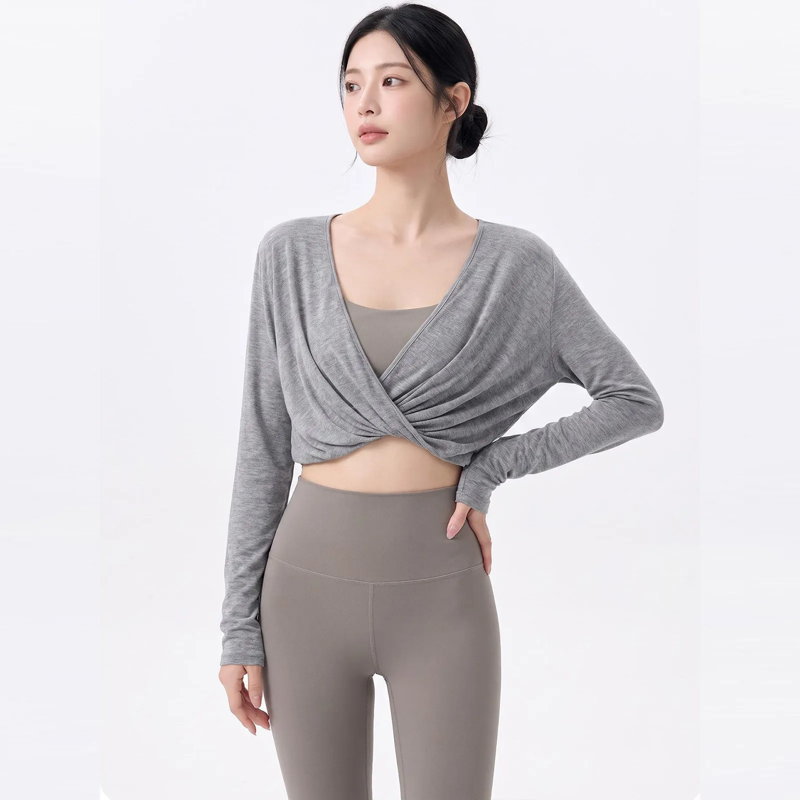 Women's High-End Long-Sleeved Yoga Blouse Loose Fit Sports Top for Pilates Training Gym Fitness Outwear
