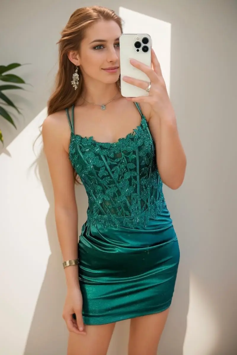 

Короткие обтягивающие платья для встречи выпускников с кружевной аппликацией на тонких бретельках и открытой спиной, атласные коктейльные платья для подростков