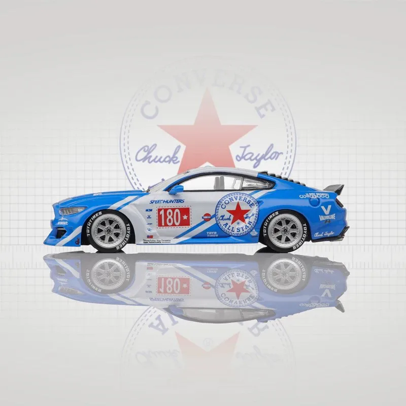Modelo de Auto de Aleación a Escala 1:64 de Ford Mustang GT Widebody de Diecast Liberty