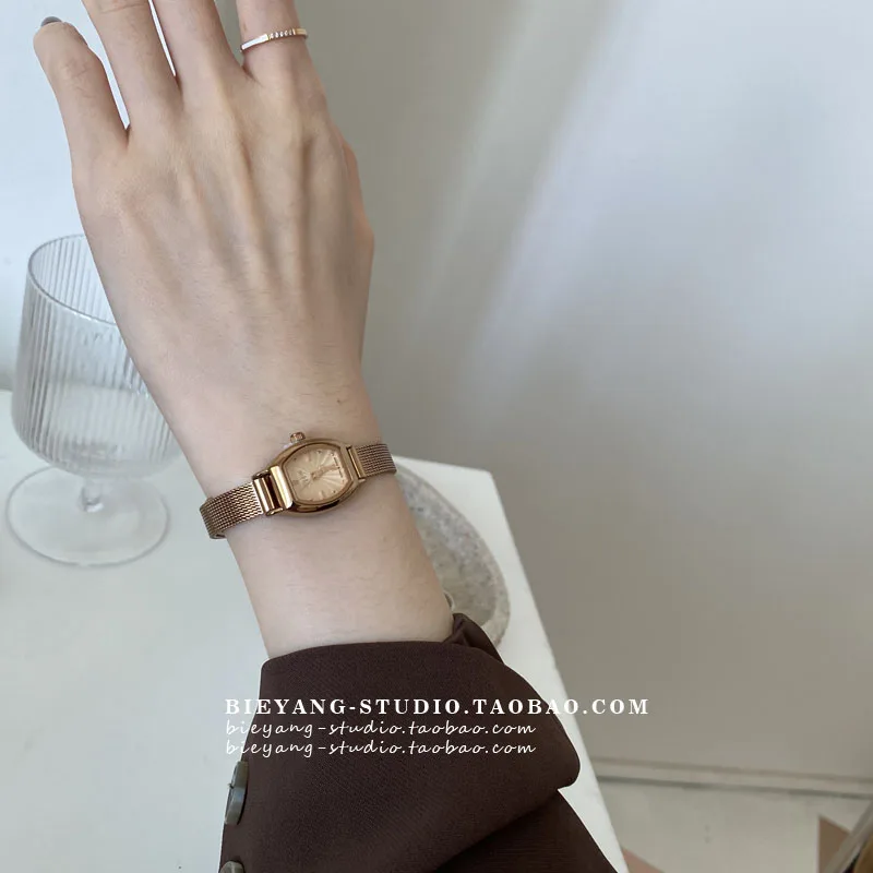 2025 Vintage Luxury Elegant Women's Watches Stainless Steel Waterproof Japanese Movement Quartz Watch Simple Small Gold Watch