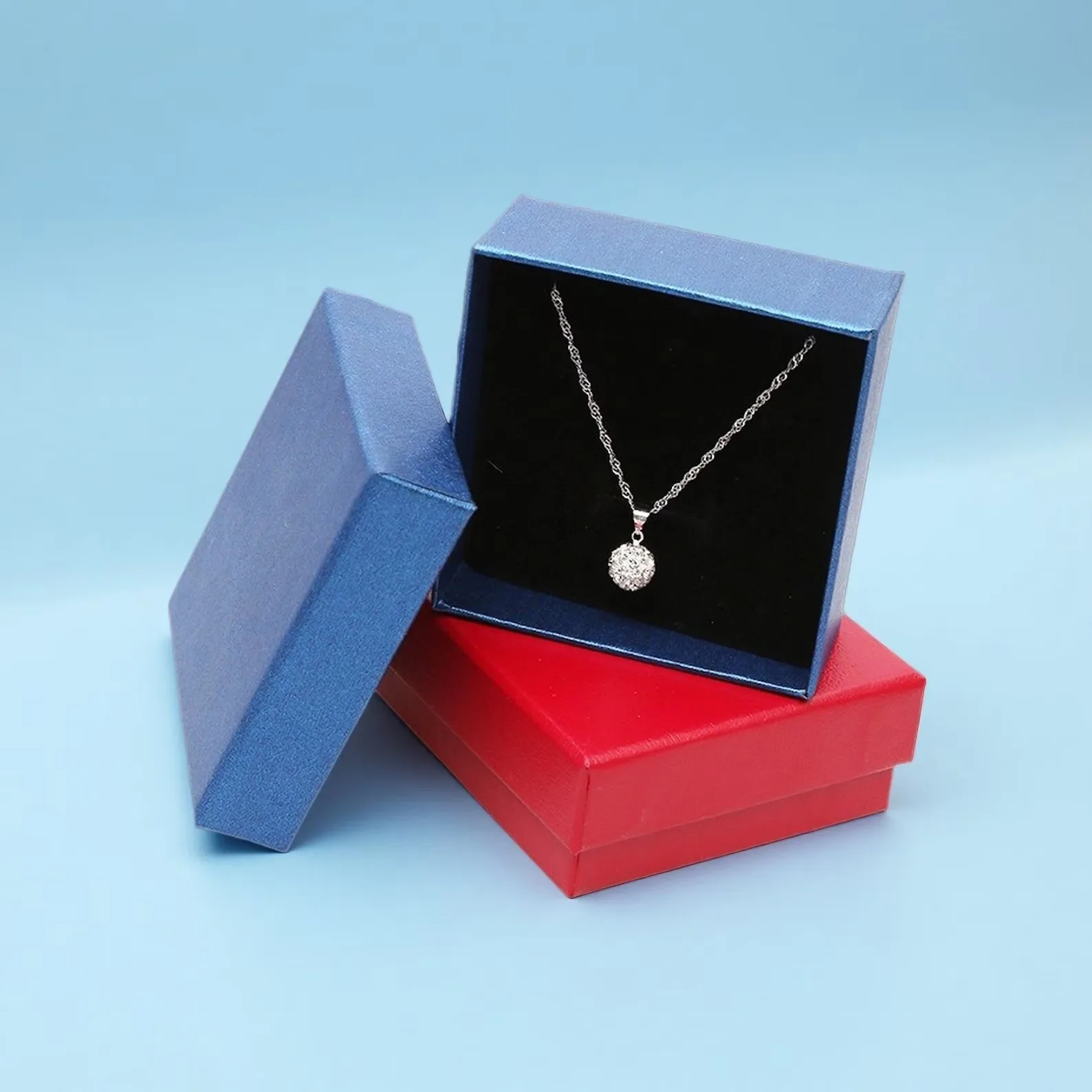 

Персонализированная фиолетовая шкатулка для драгоценностей из 20 шт. с мешочком из микрофибры: набор упаковки с логотипом