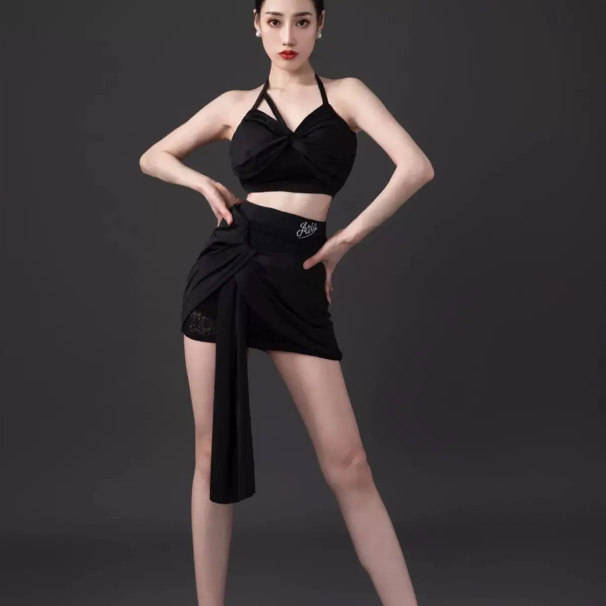 

платье для латинских танцев по индивидуальному заказу с кружевным ремешком на шее, комплект с разрезом на бедрах, подушкой на груди и нижними брюками