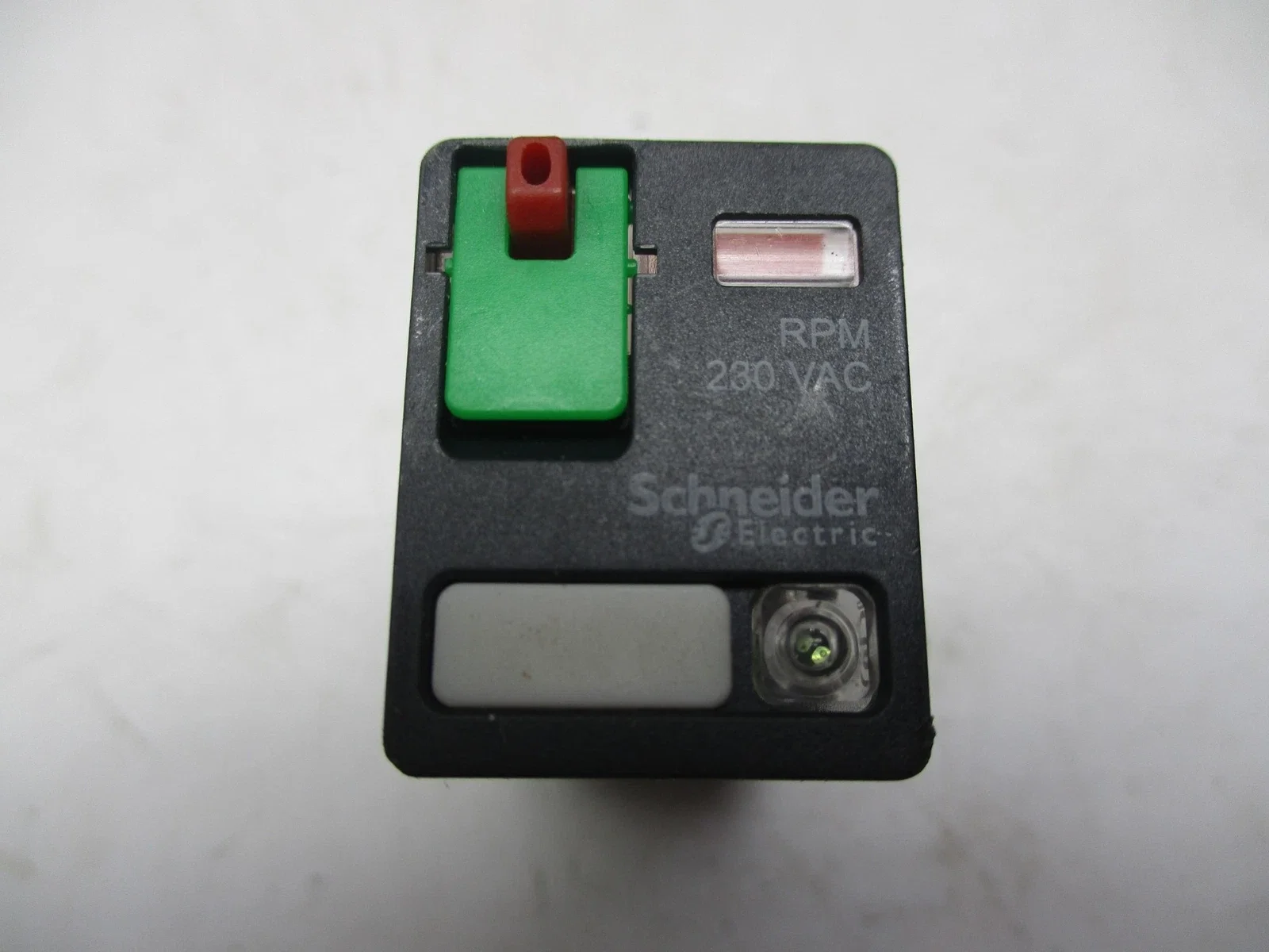 

RPM22P7 Power plug in relay, Harmony, 15A, 2CO, with LED, lockable test button, 230V AC
