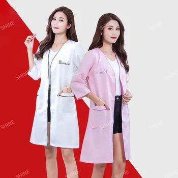Aangepast logo schoonheidsuniform schoonheidsspecialiste Huidmanager werkkleding spa-uniform witte grote laboratoriumjas met korte mouwen Salon Scrubs