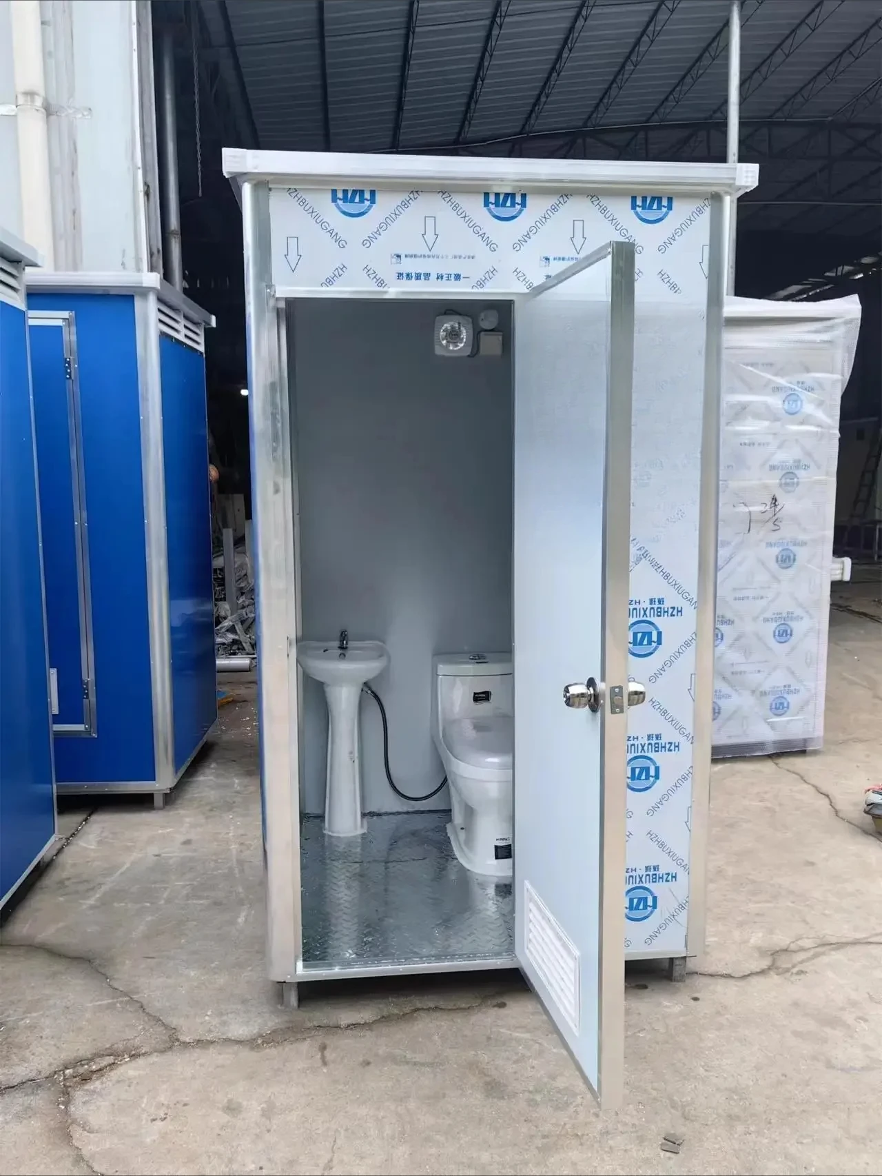 Portable Outdoor Prefab Toilet, Mobile Shower Room, Eco-friendly Material Easy To Assemble