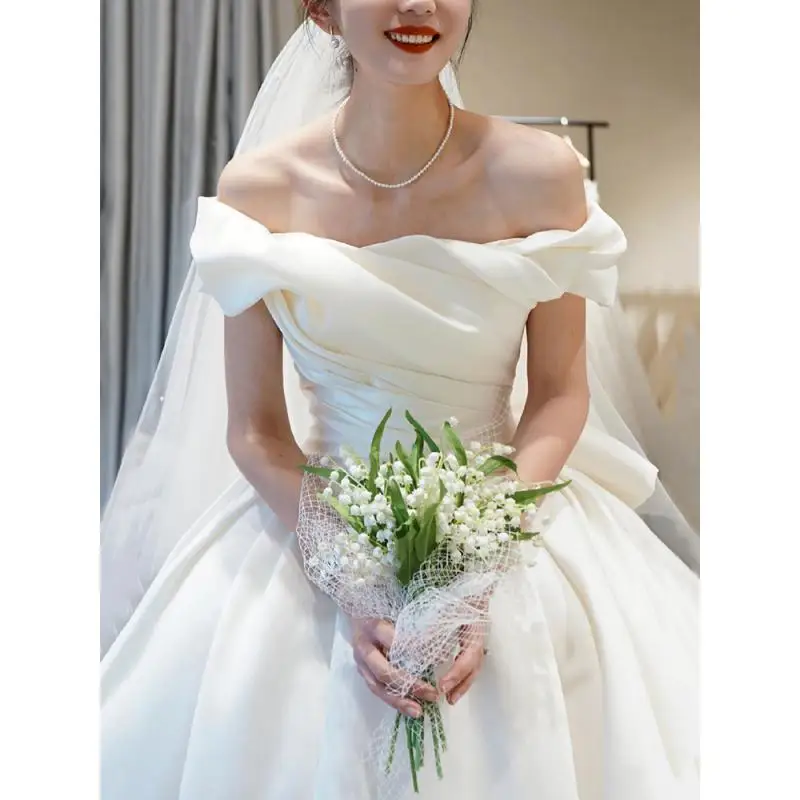 Легкое французское атласное свадебное платье с открытыми плечами, головной вуаль невесты, высококачественное платье больших размеров, простое и маленькое по индивидуальному заказу