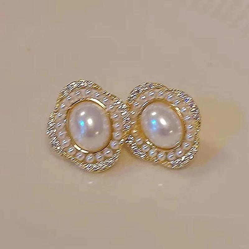 Huitan Ästhetische Imitation Perle Stud Ohrringe Temperament Gold Farbe Ohrringe für Frauen Hochzeit Verlobung Party Trendy Schmuck